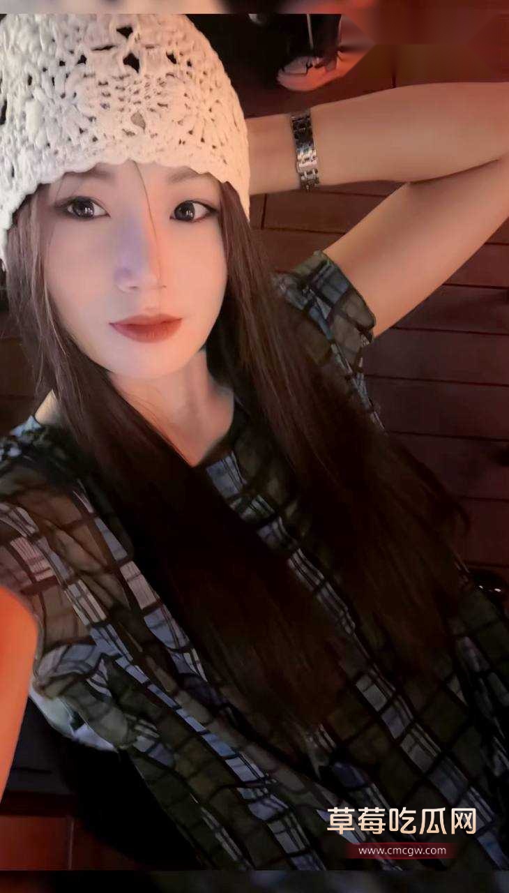 万岁山网红蓝狐狸35.jpg 万岁山网红蓝狐狸35.jpg