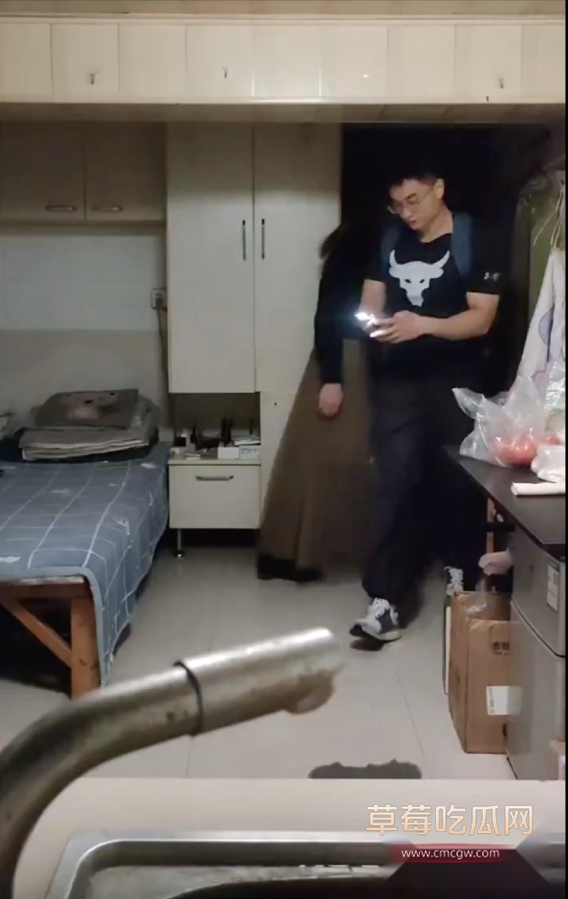 伪娘红姐和小红书男生炽阳2.jpg 伪娘红姐和小红书男生炽阳2.jpg