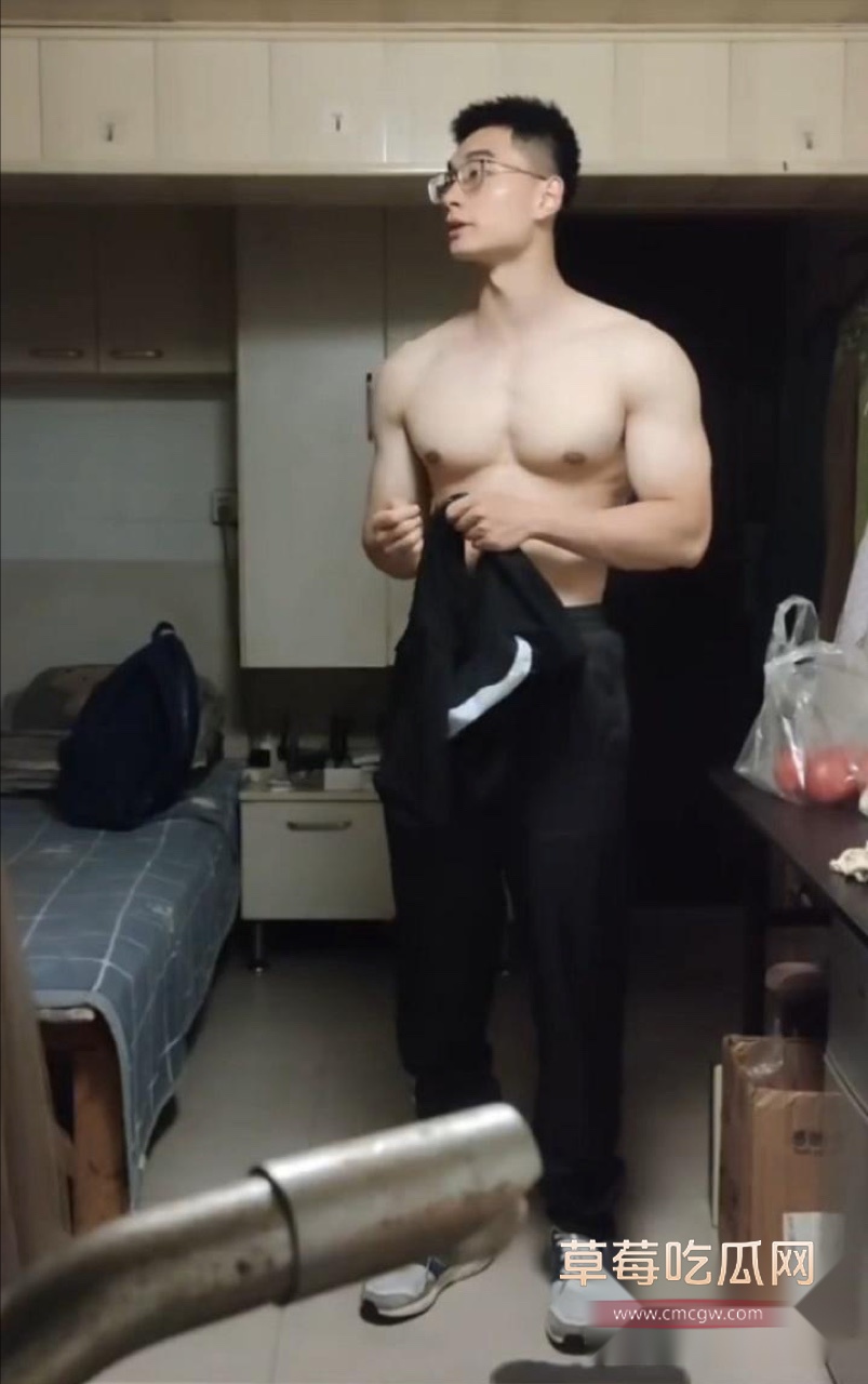 伪娘红姐和小红书男生炽阳4.jpg 伪娘红姐和小红书男生炽阳4.jpg