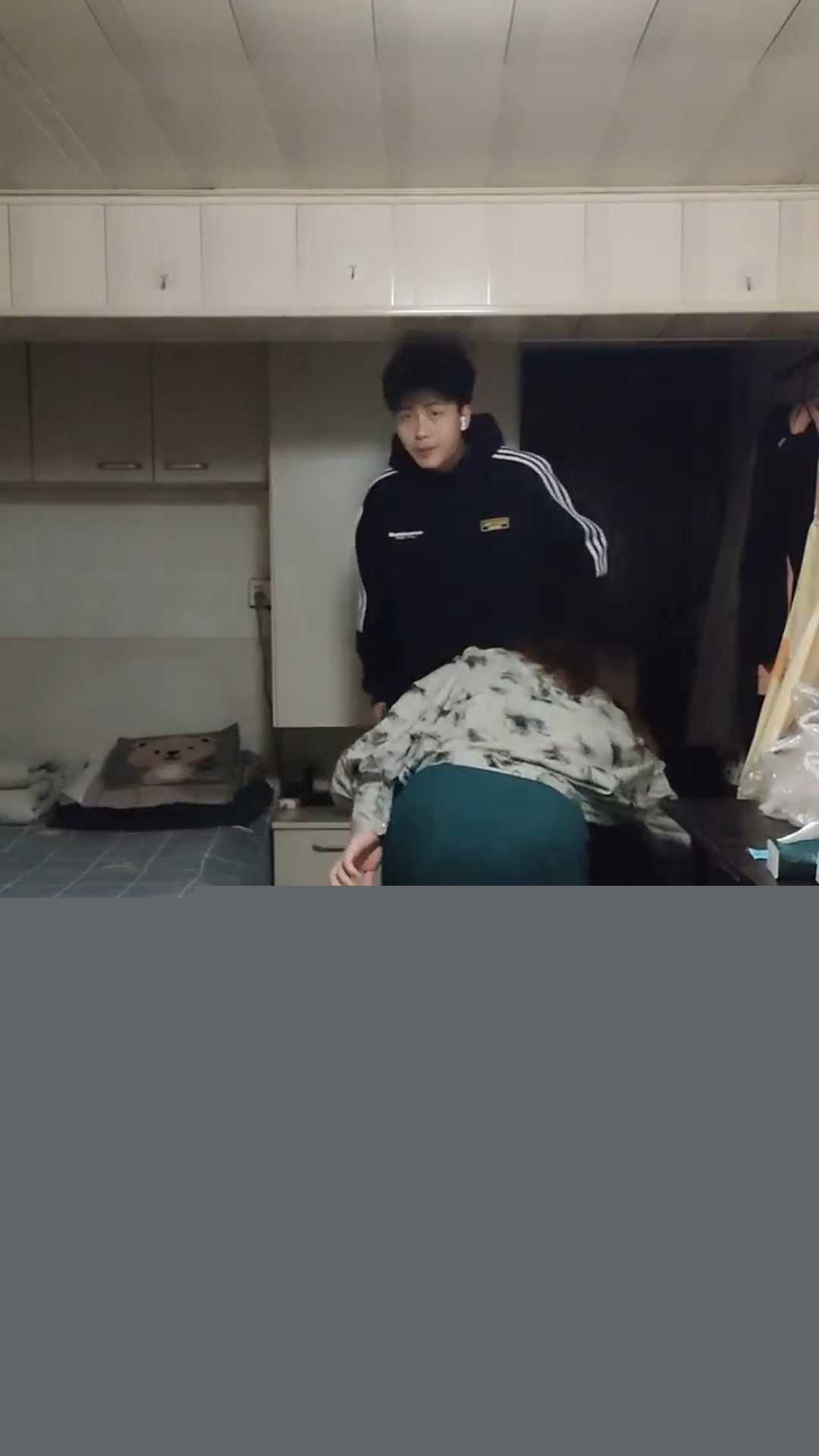 南京红姐事件之薄肌耳机男孩 1