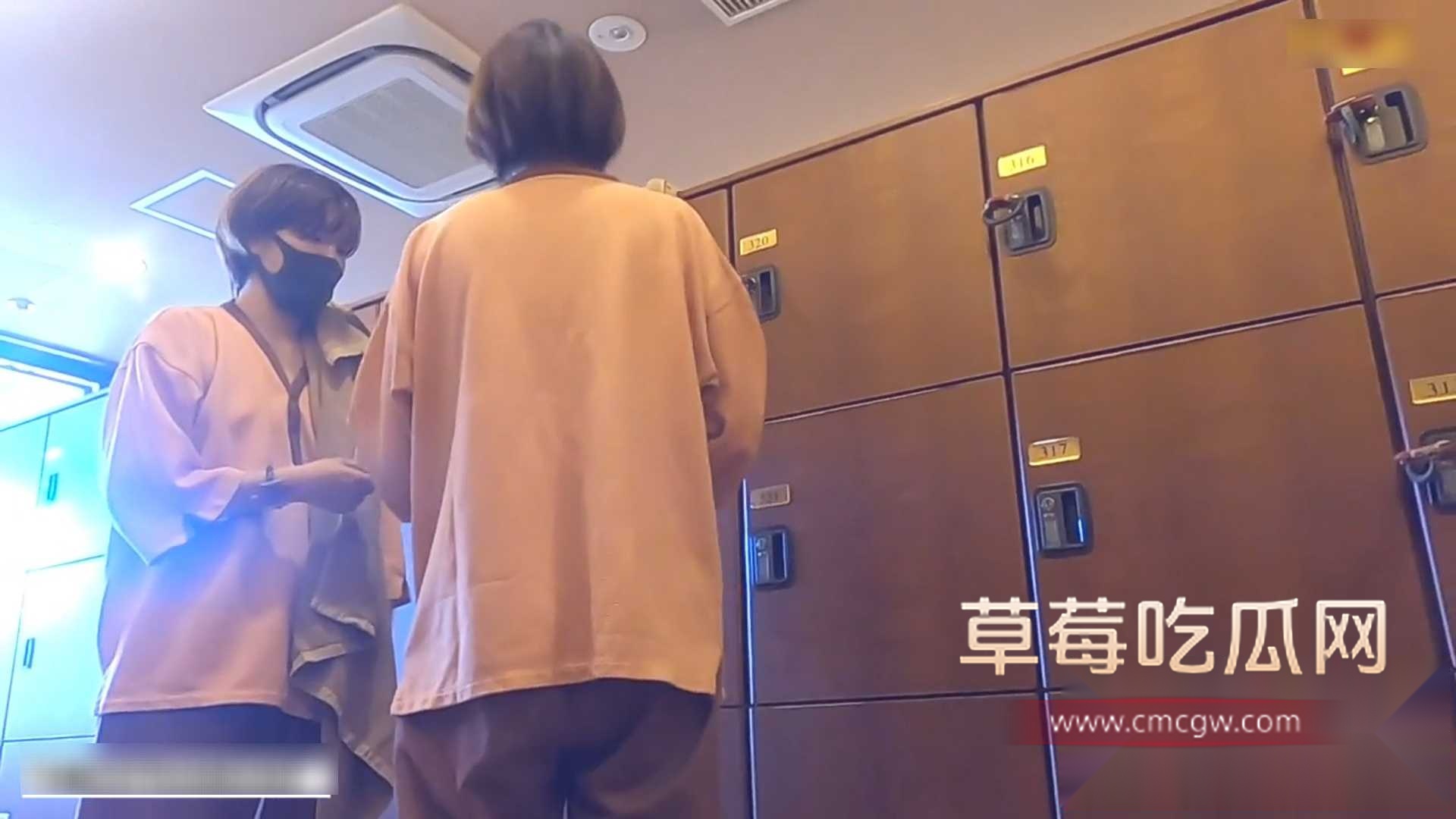 洗浴间内部真实偸拍 7 洗浴间内部真实偸拍 7