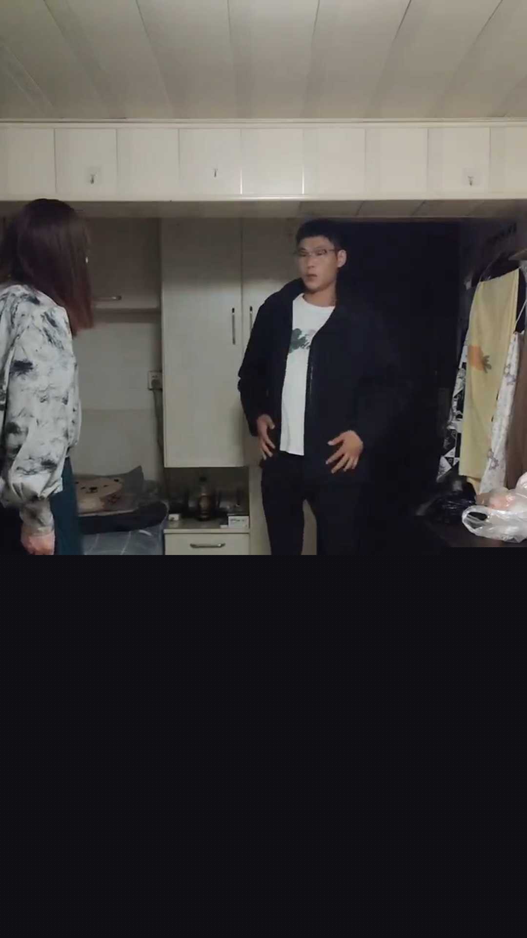 南京红姐事件千部曲挑选之腼腆东张西望眼镜哥 1