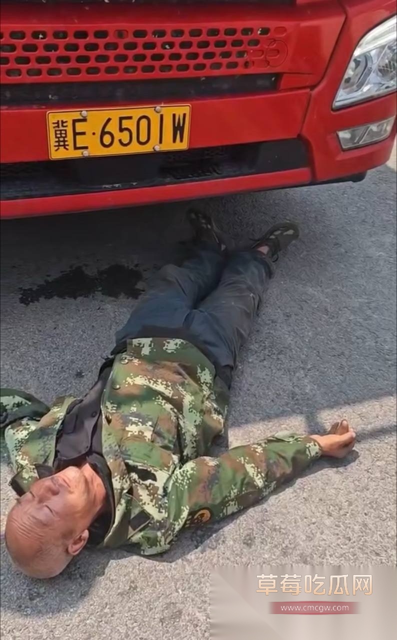 内蒙包头大爷碰瓷全过程 4 内蒙包头大爷碰瓷全过程 4