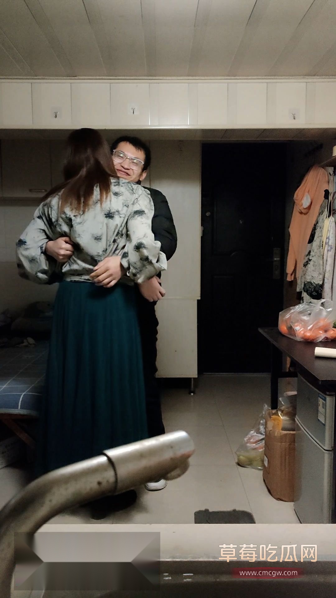 南京红姐事件 猥琐屌丝一进门就一脸淫笑1 南京红姐事件 猥琐屌丝一进门就一脸淫笑1