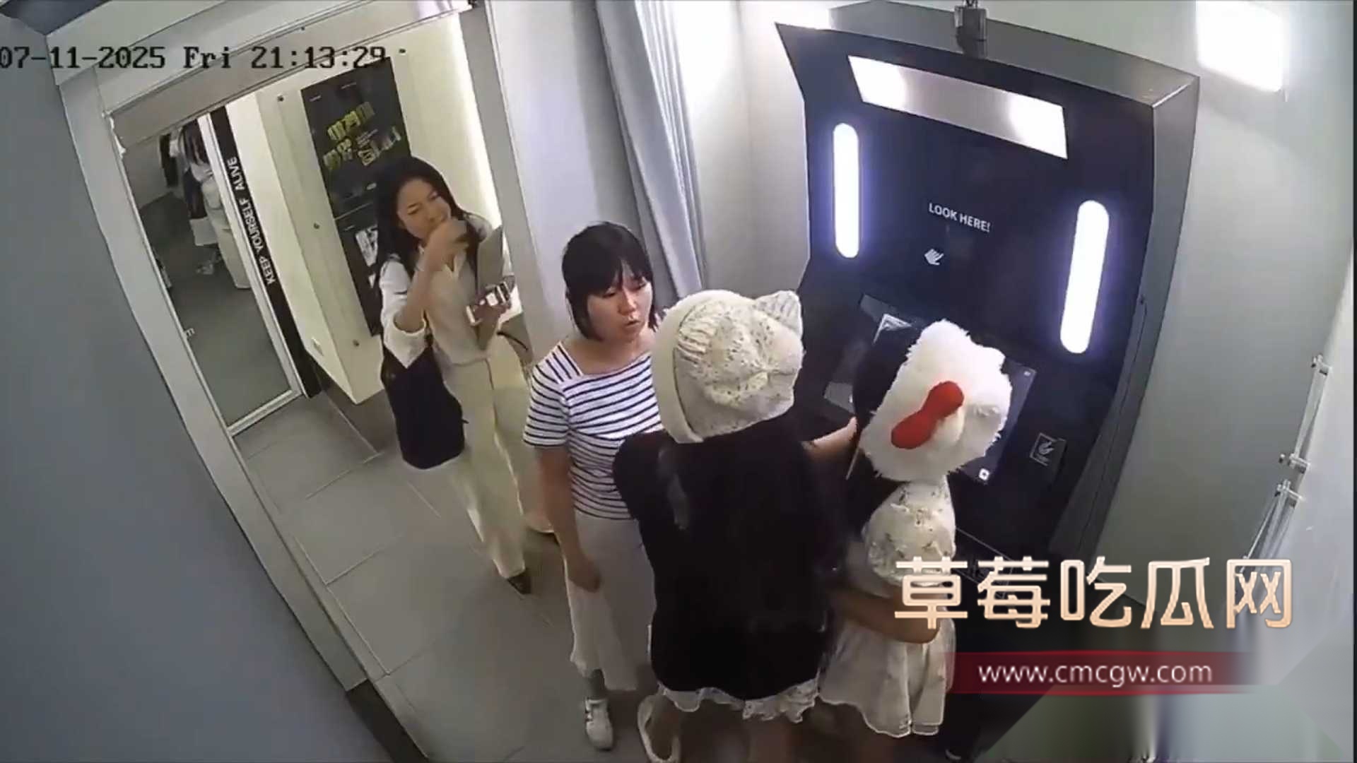 韩国女子在越南殴打当地人引众怒 1 韩国女子在越南殴打当地人引众怒 1