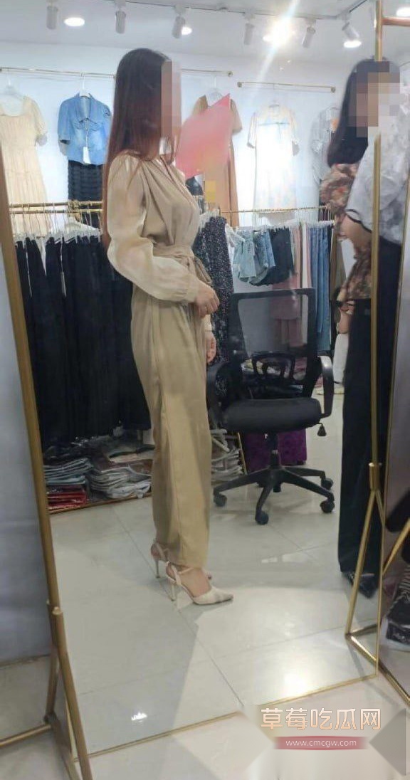 休假带嫂子去买衣服 3 休假带嫂子去买衣服 3