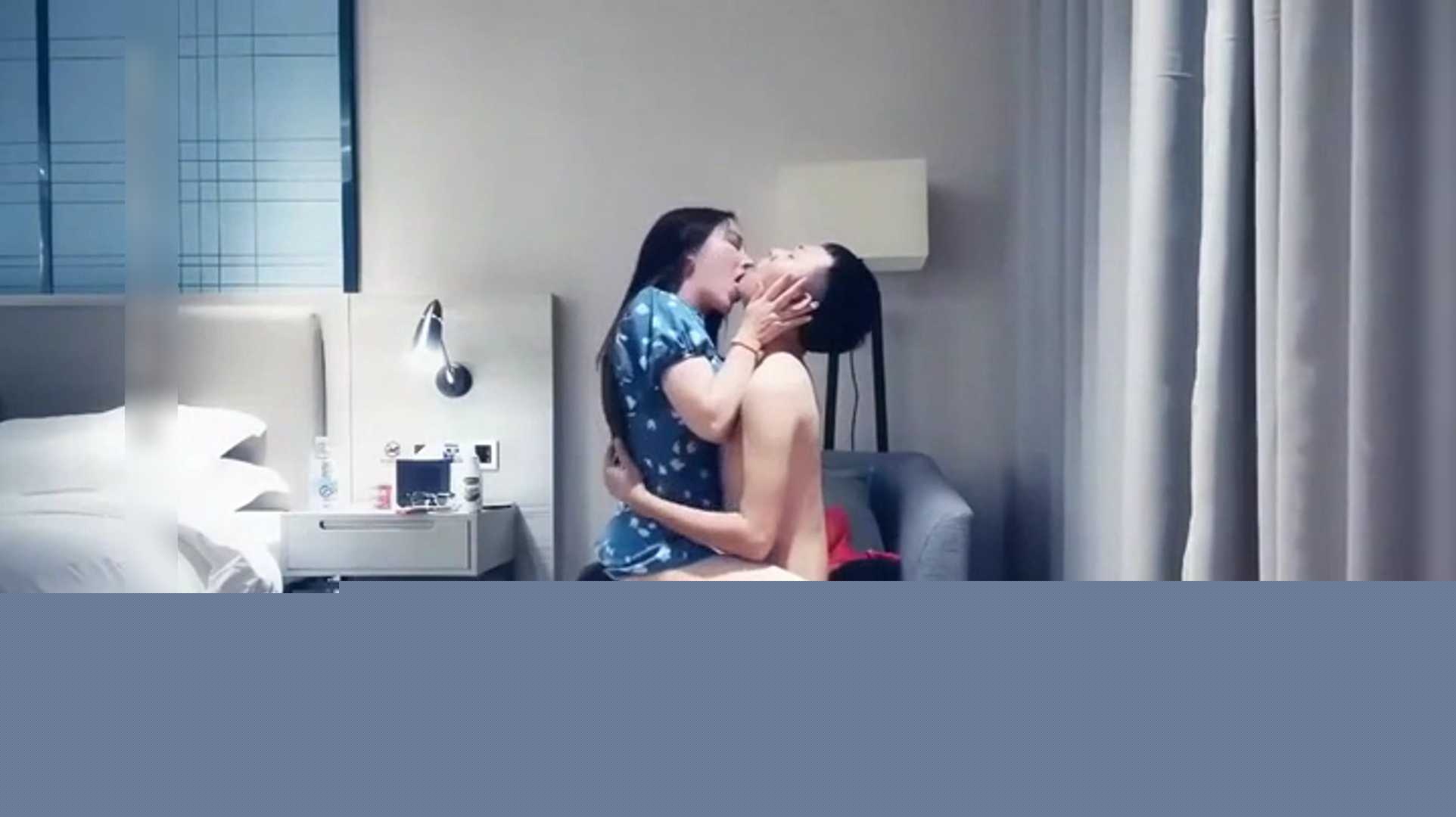 穿上情趣护士装 口交吃鸡骑乘 1 穿上情趣护士装 口交吃鸡骑乘 1