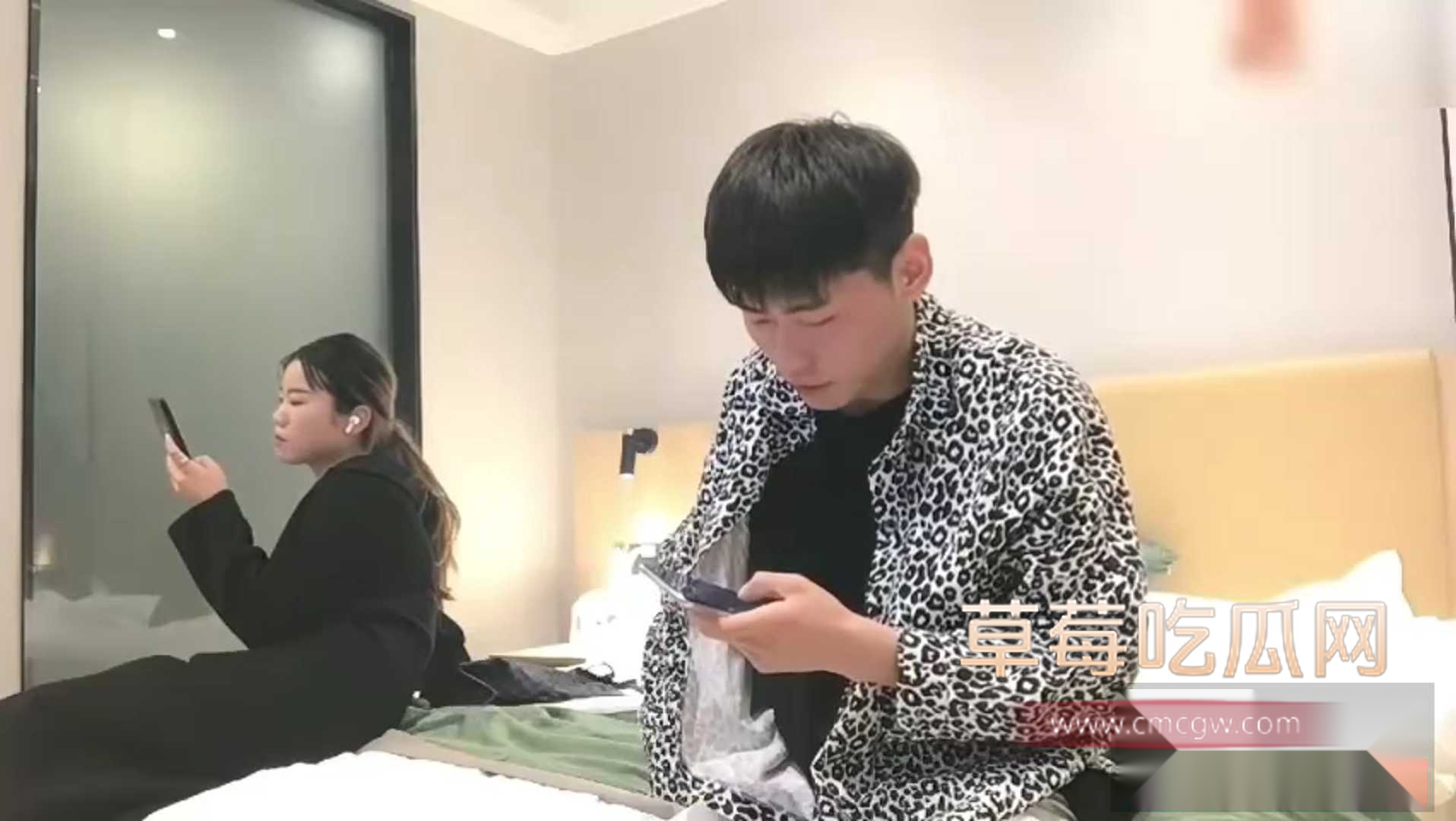 偷偷约女友闺蜜到酒店偷情 2