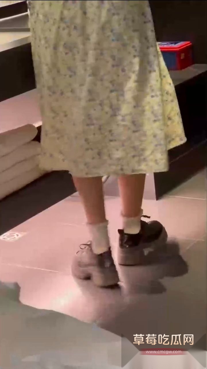 约炮极品碎花裙学妹 7