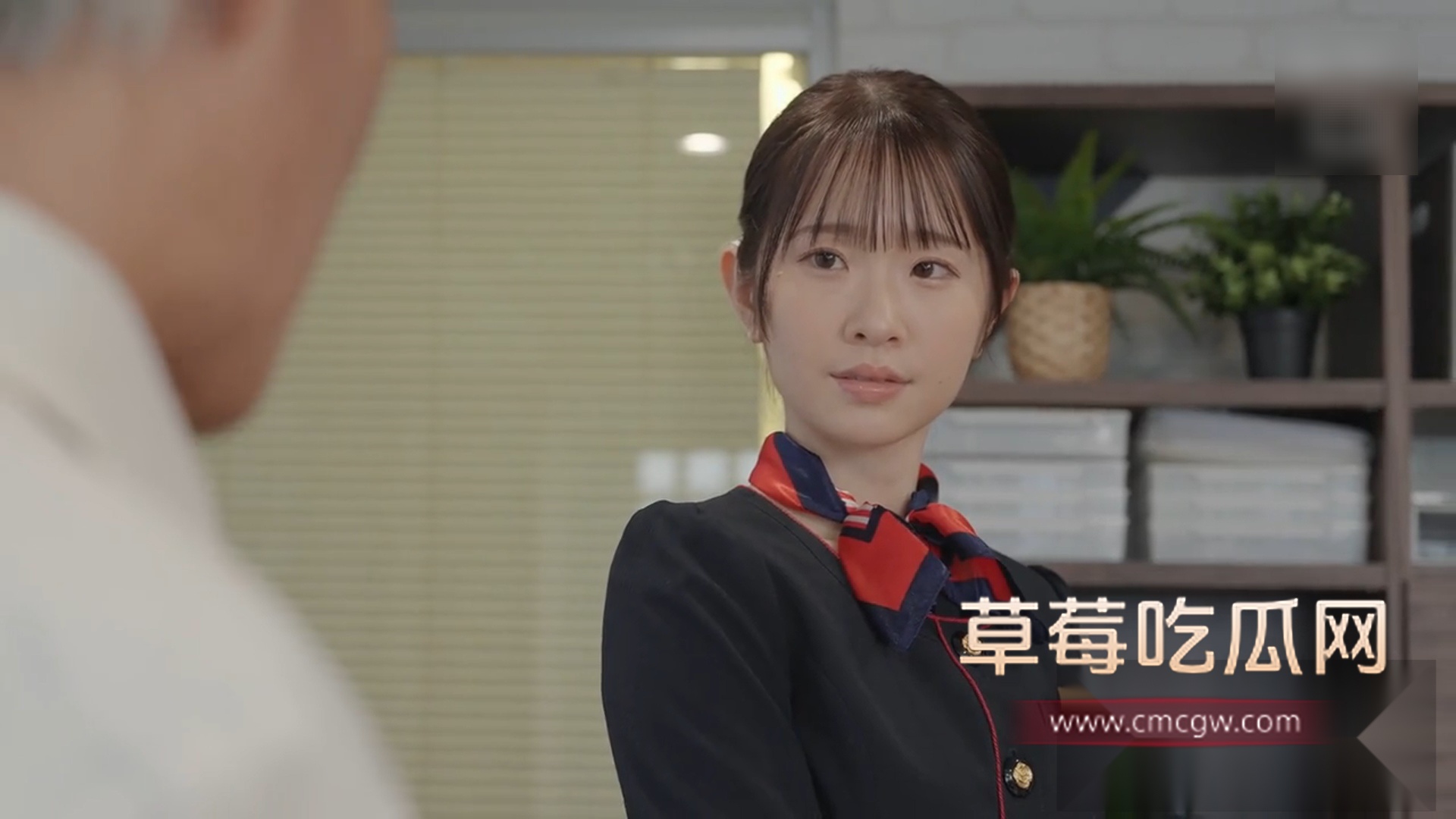 苗条高颜值新人空姐白上咲花被肥胖巨汉投诉者侵犯 4 苗条高颜值新人空姐白上咲花被肥胖巨汉投诉者侵犯 4