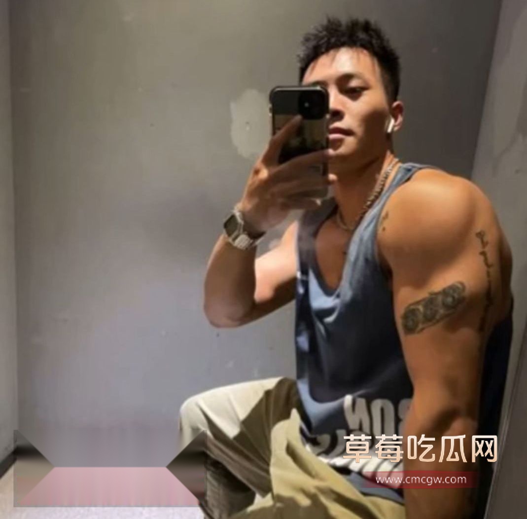 健身猛男调教极品身材骚母狗4