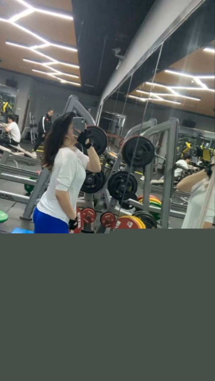 健身猛男调教极品身材骚母狗7