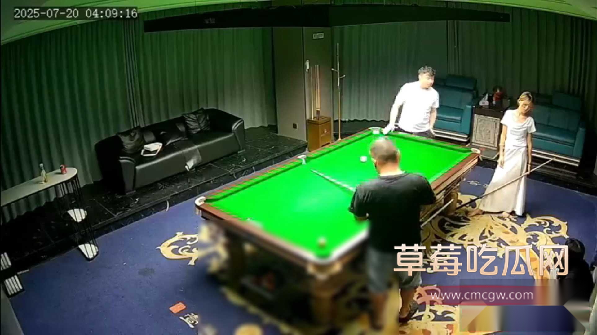 500块就在台球包厢里面开始性爱 1 500块就在台球包厢里面开始性爱 1