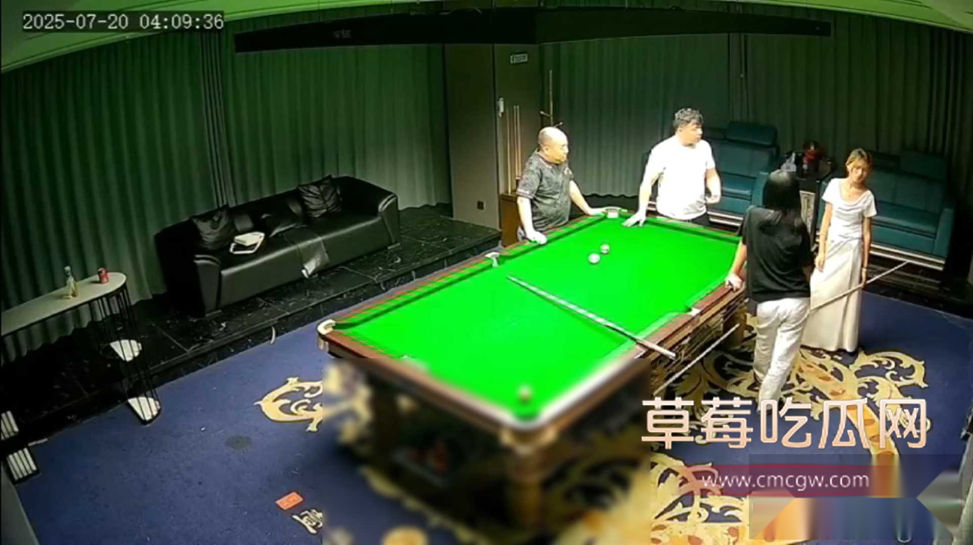 500块就在台球包厢里面开始性爱 2 500块就在台球包厢里面开始性爱 2