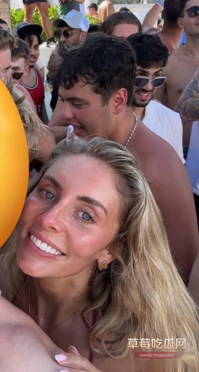 OnlyFans的千人斩女神Bonnie Blue 9 OnlyFans的千人斩女神Bonnie Blue 9