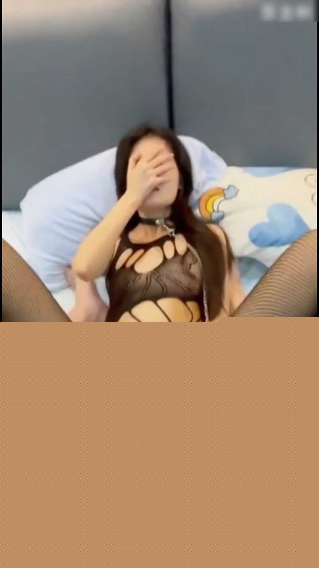 让女朋友穿上开裆连体 3 让女朋友穿上开裆连体 3