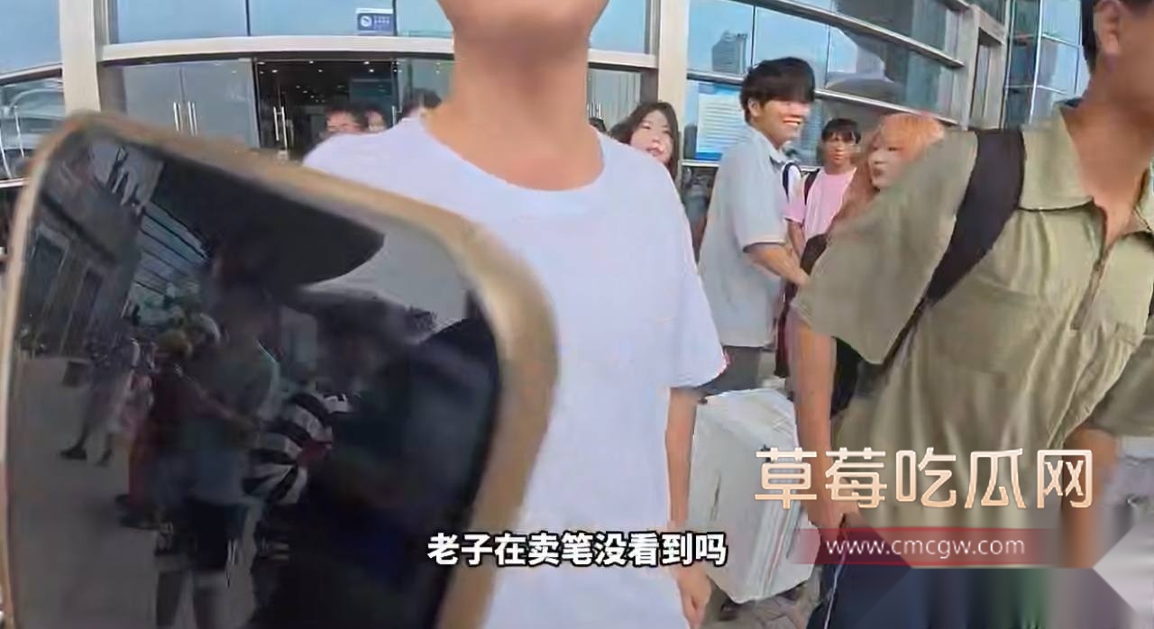 湖北武汉漫展男子揭露卖笔骗局遭围堵威胁 4 湖北武汉漫展男子揭露卖笔骗局遭围堵威胁 4