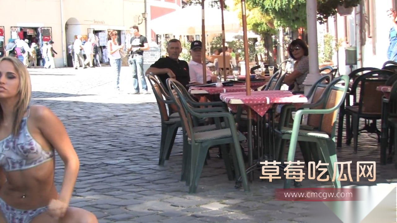 欧美彩绘露出 7