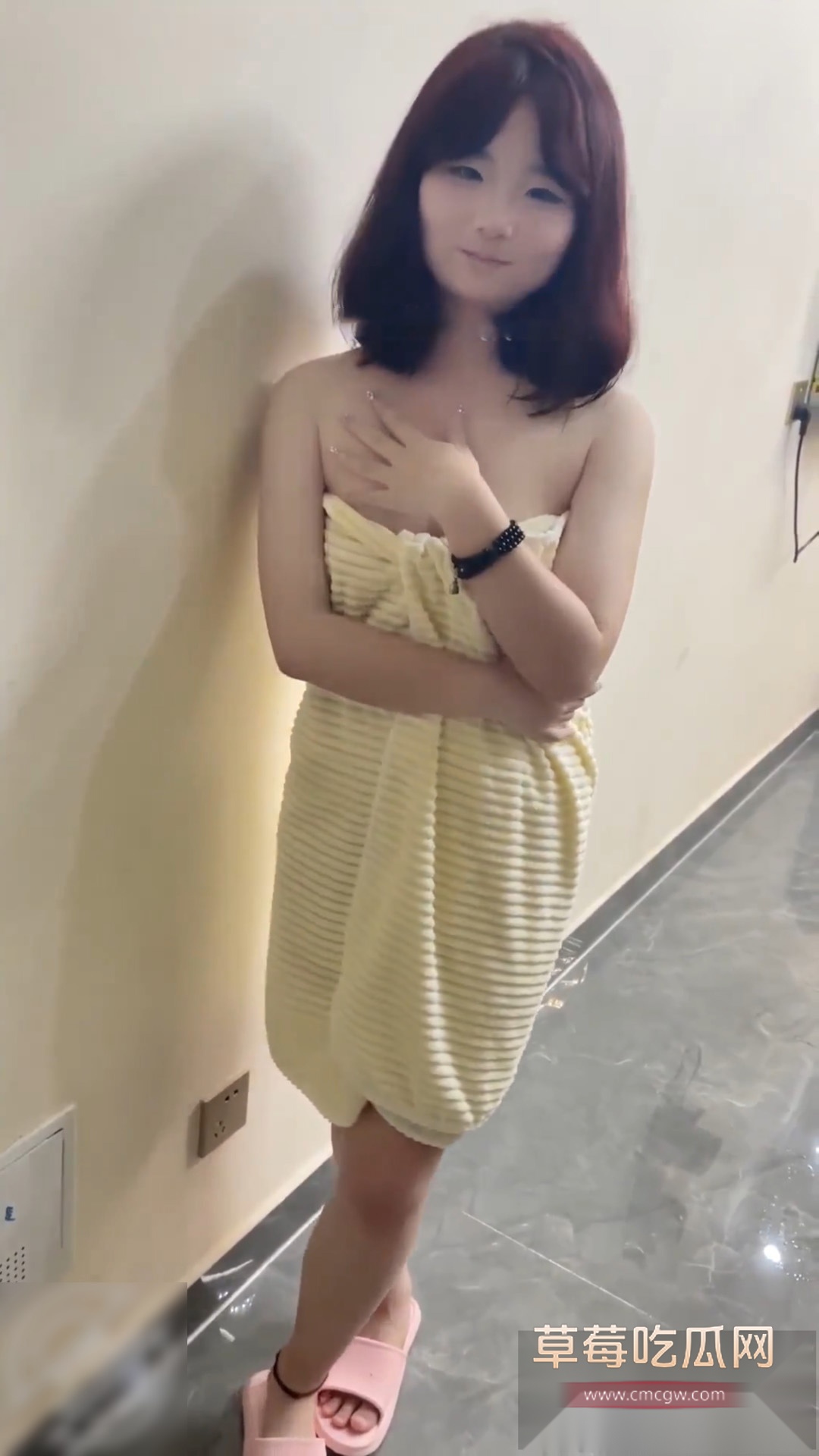 组团去兄弟家轮流上他粉嫩老婆 2