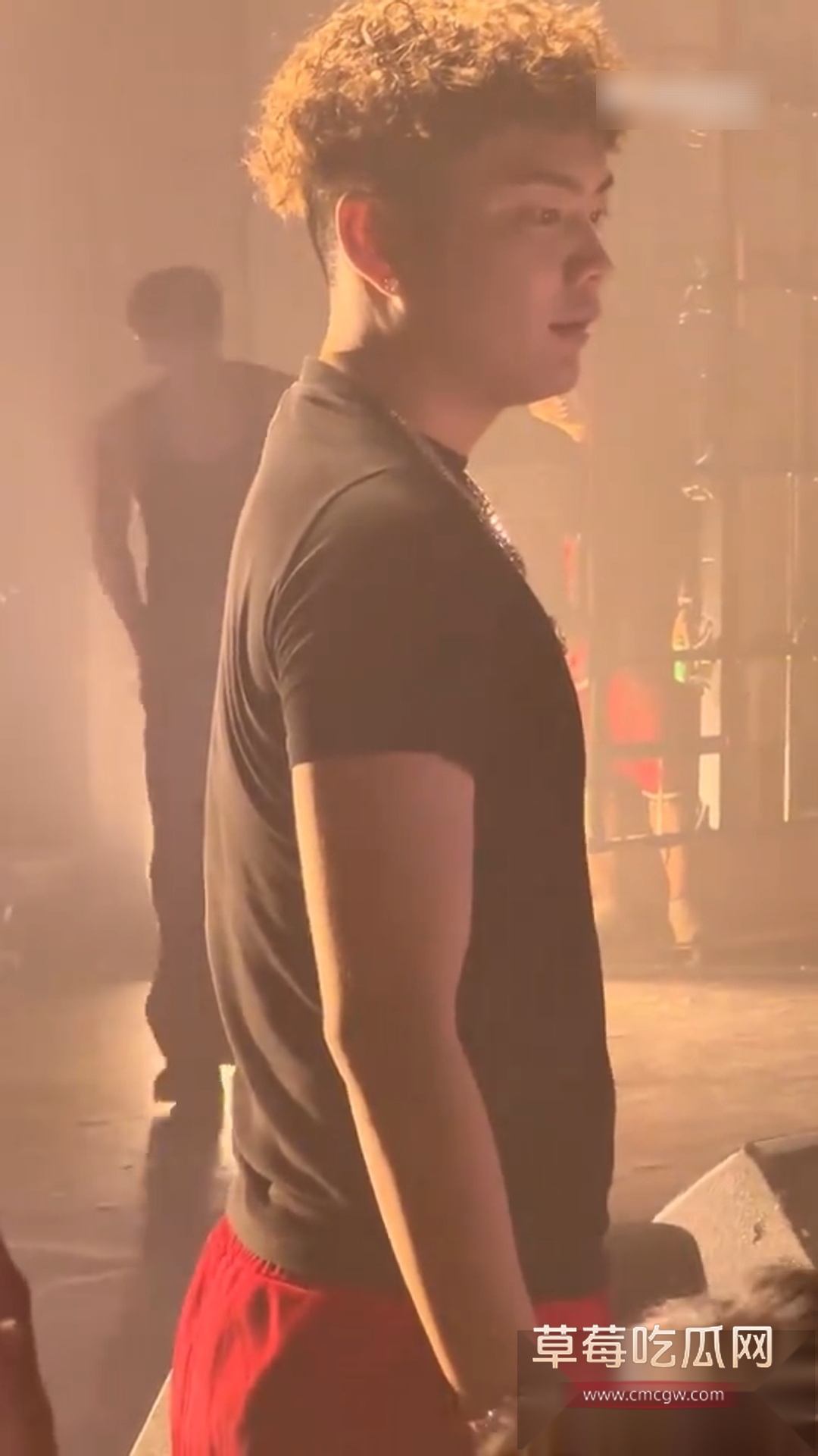 杭州trapcn猥琐男射女生腿上 2