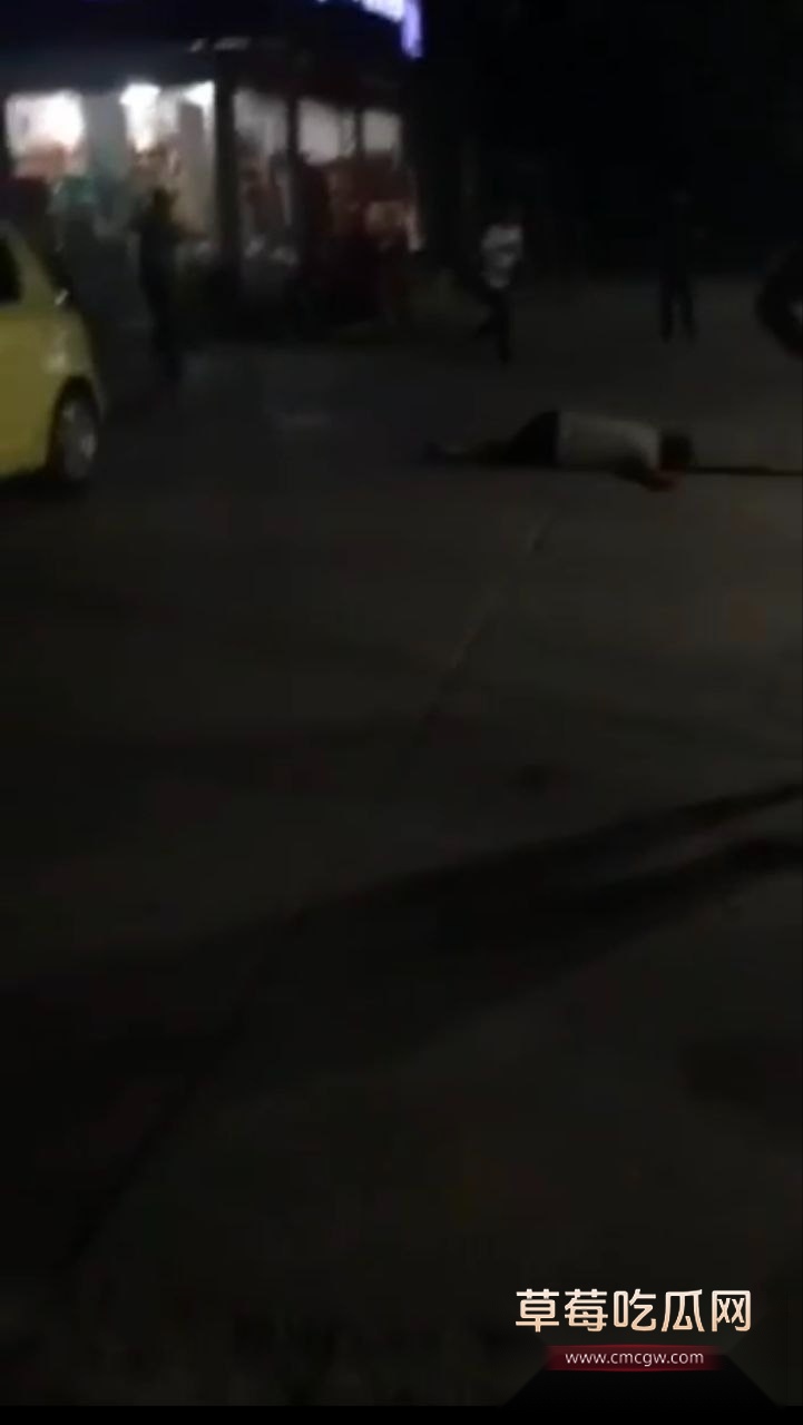 江西樟树多名男子发生争吵后持刀斗殴 1 江西樟树多名男子发生争吵后持刀斗殴 1