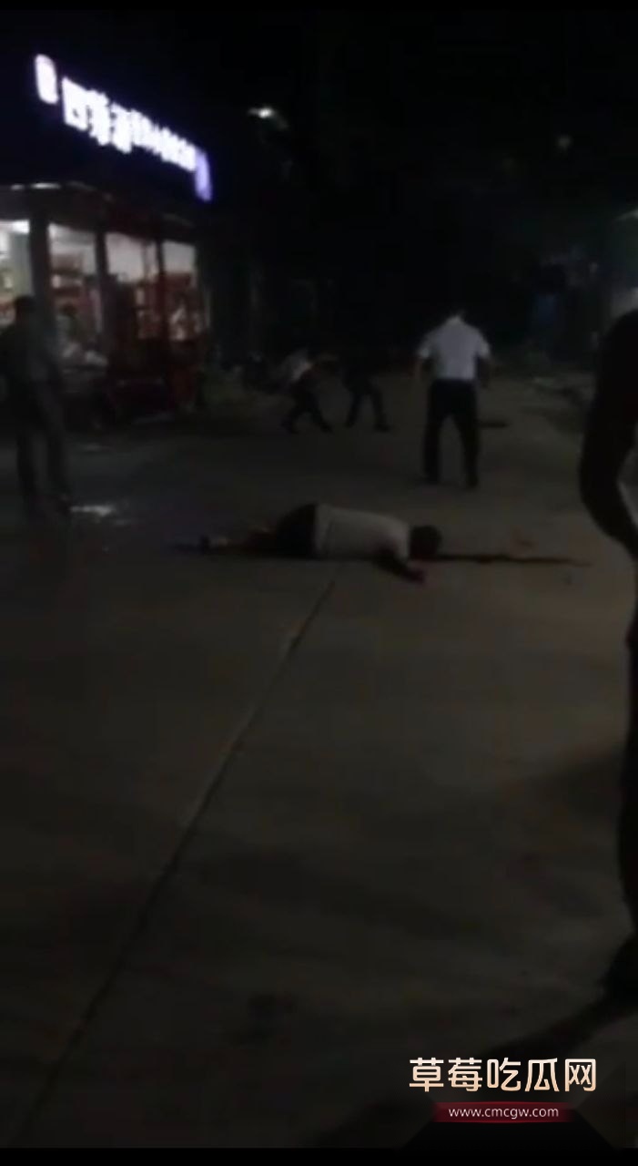 江西樟树多名男子发生争吵后持刀斗殴 2 江西樟树多名男子发生争吵后持刀斗殴 2