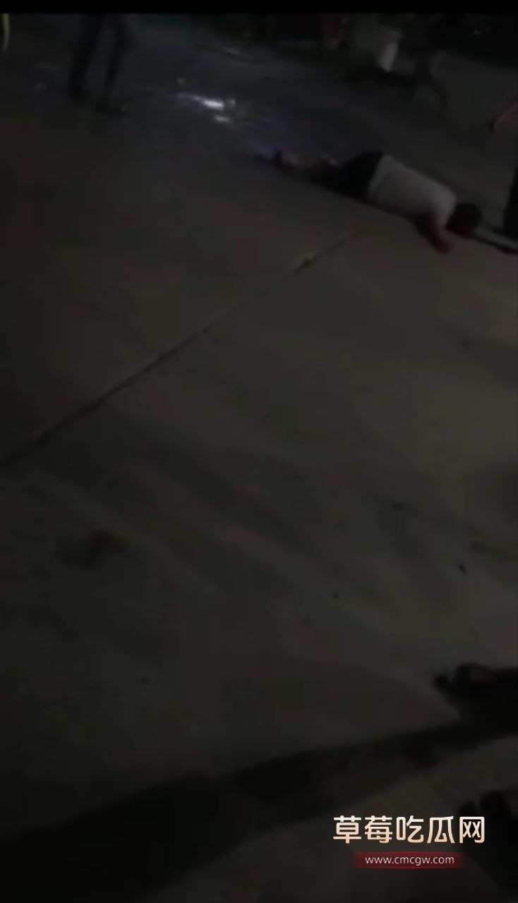 江西樟树多名男子发生争吵后持刀斗殴 5 江西樟树多名男子发生争吵后持刀斗殴 5