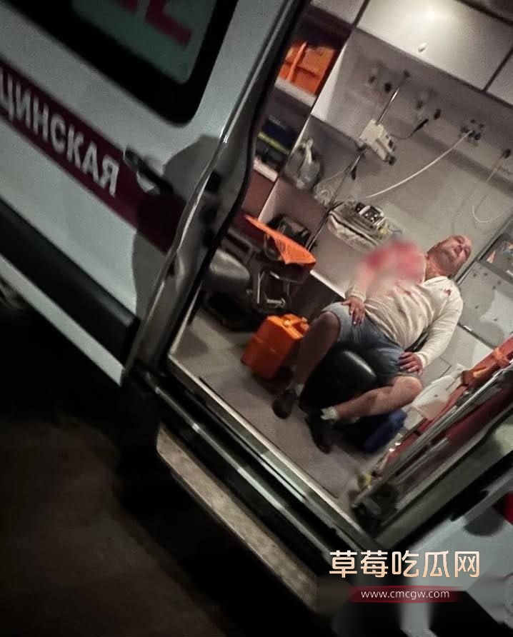 江西樟树多名男子发生争吵后持刀斗殴 3 江西樟树多名男子发生争吵后持刀斗殴 3