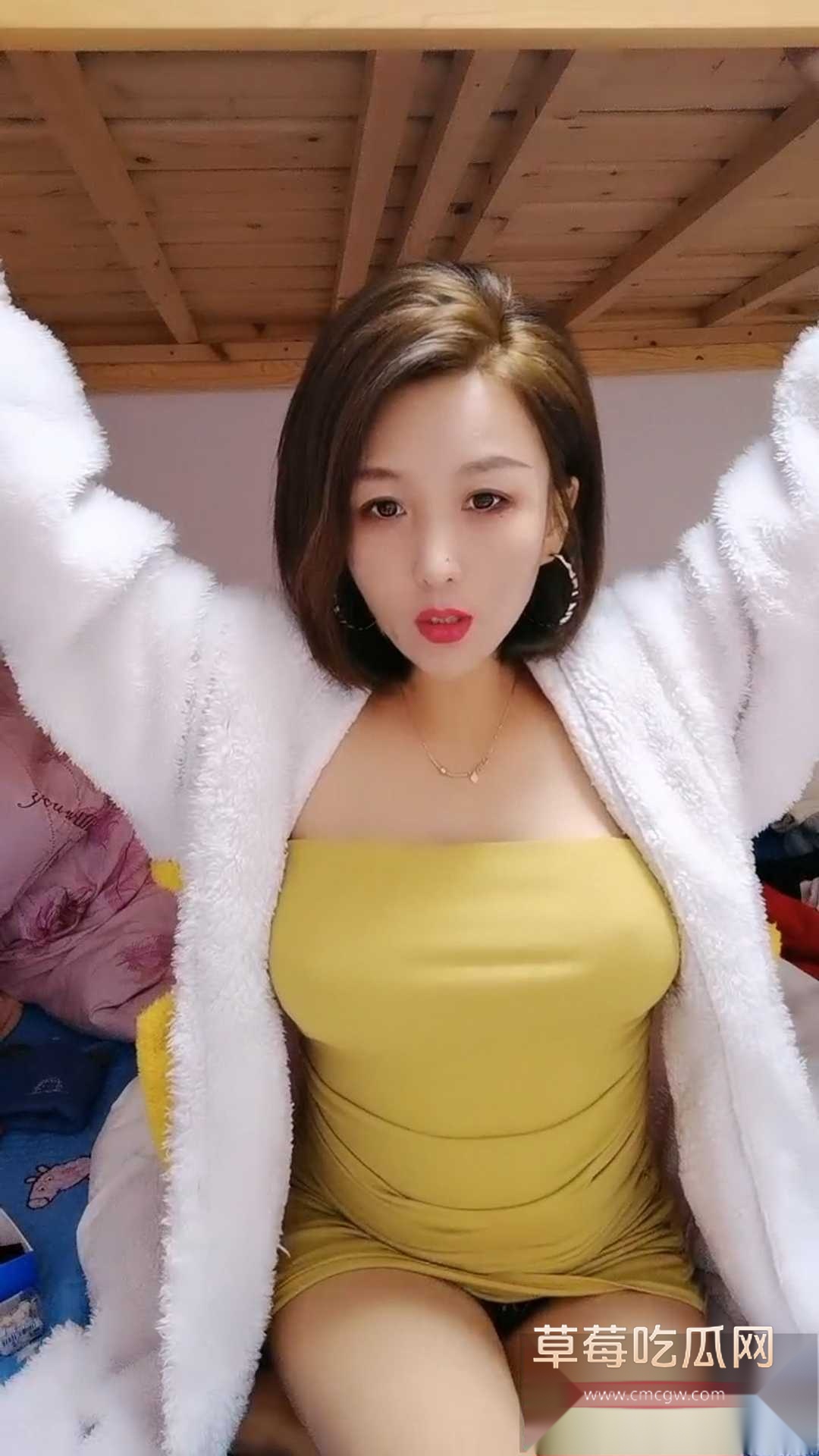 微熟奶妈趁着孩子去上学 1