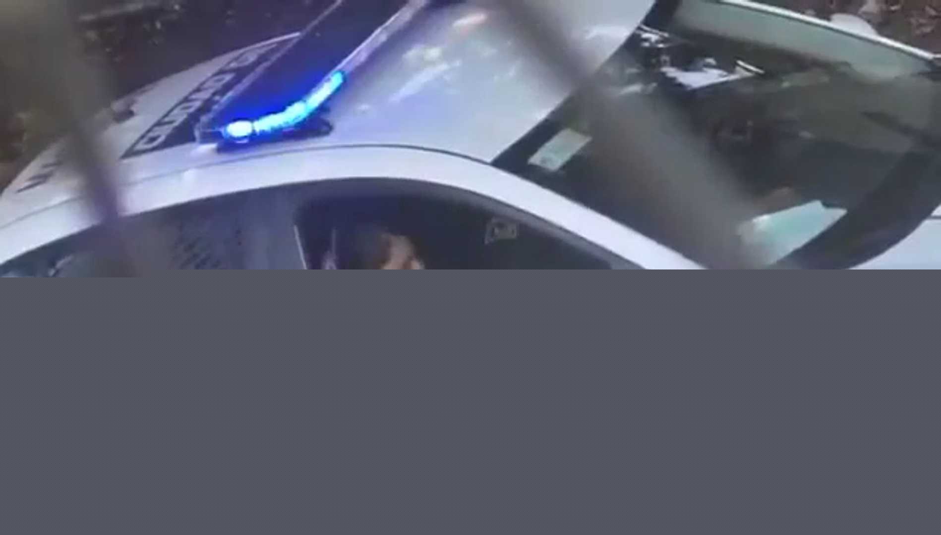 男同事在巡逻车上执勤期间 3 男同事在巡逻车上执勤期间 3