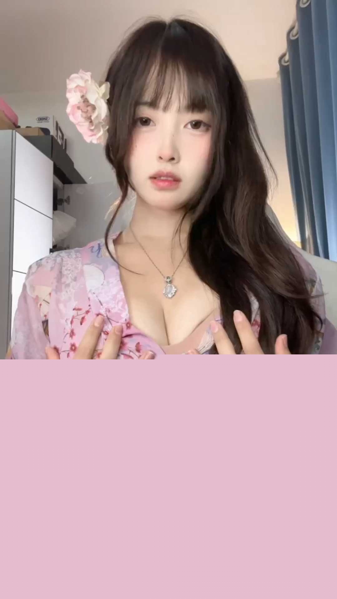 高颜值大学生反差眼睛少女的丝足诱惑 1