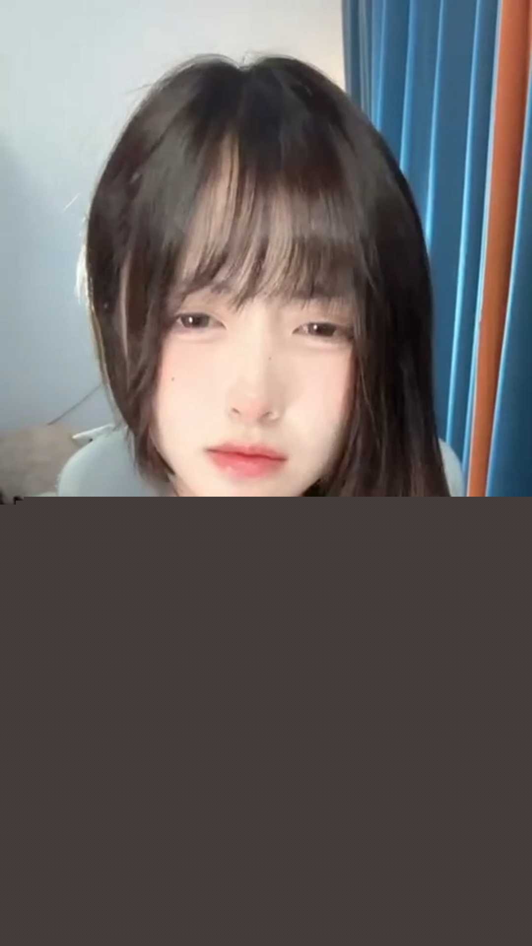 高颜值大学生反差眼睛少女的丝足诱惑 2