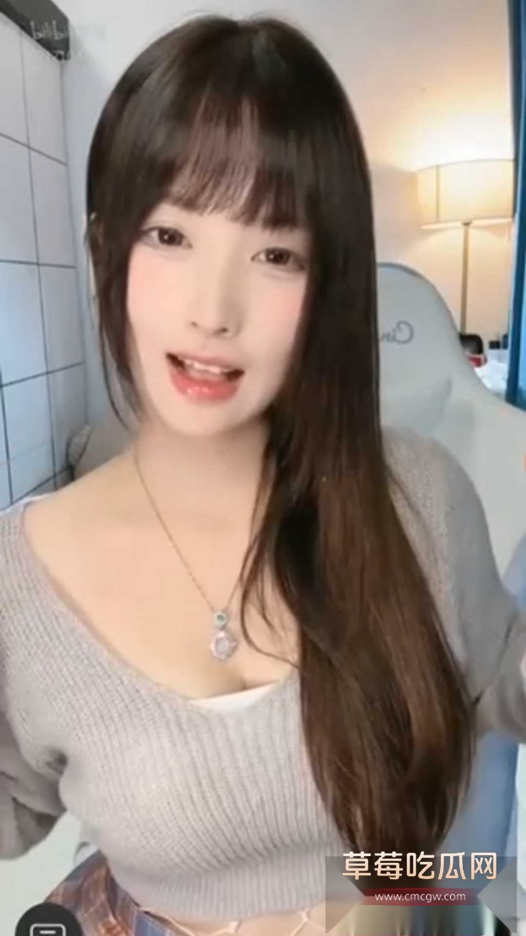 高颜值大学生反差眼睛少女的丝足诱惑 3