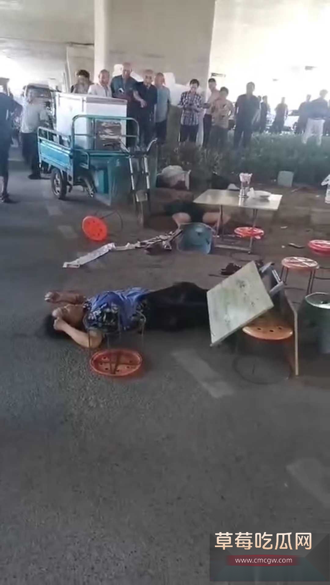 郑州中牟新区抢摊位捅人案件 1