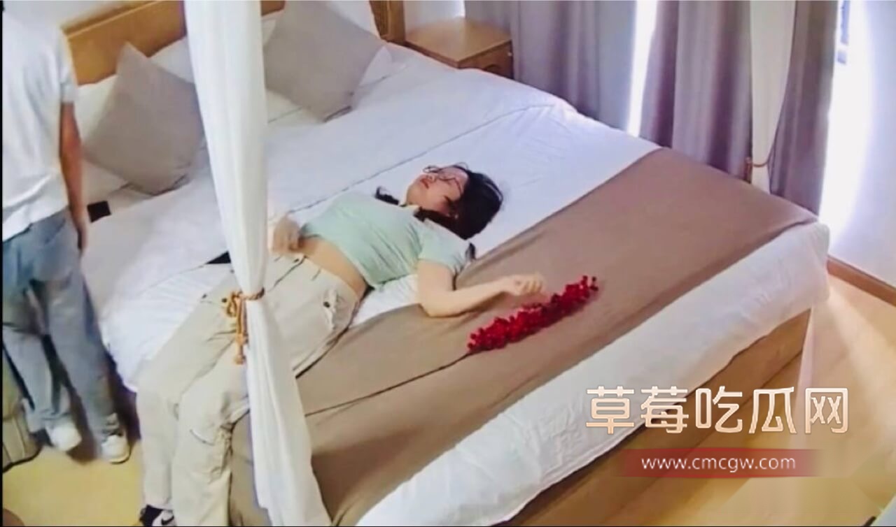 网红赵小娜开房被偷拍流出4.jpg 网红赵小娜开房被偷拍流出4.jpg