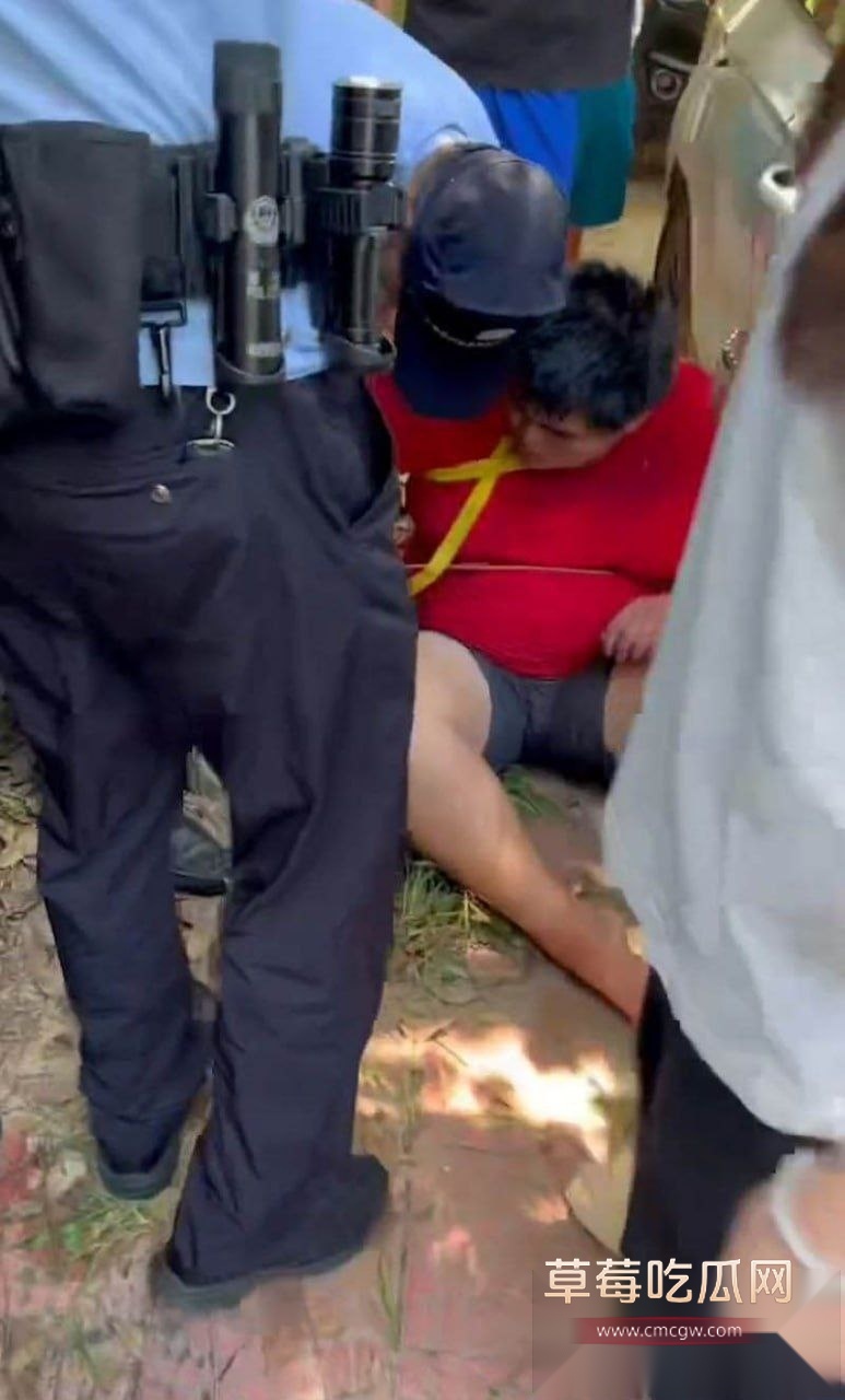 福建泉州肥宅试图强奸69岁老太视频独家曝光 4 福建泉州肥宅试图强奸69岁老太视频独家曝光 4