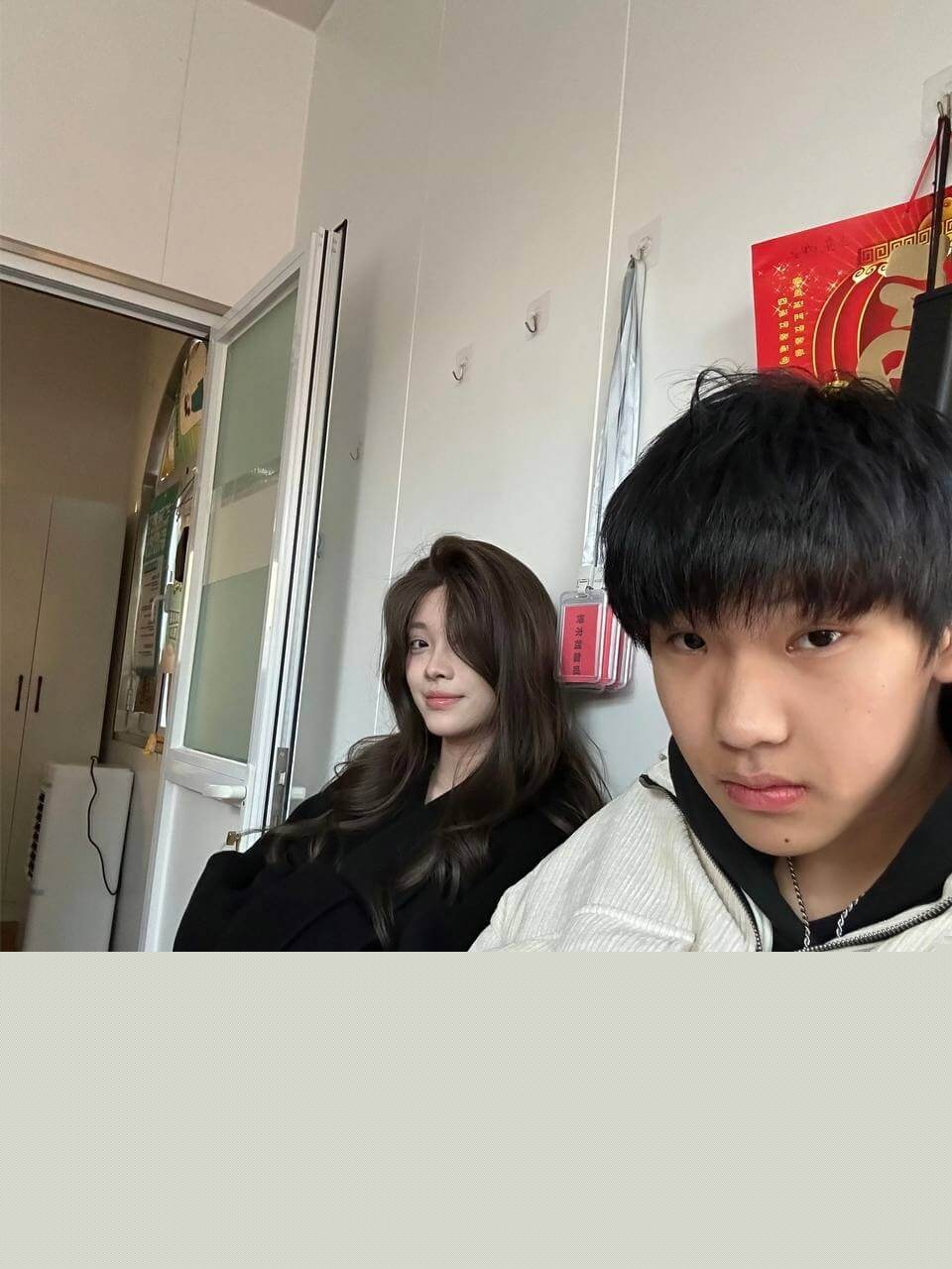 齐婧煊和好友以及金主的合照3.jpg 齐婧煊和好友以及金主的合照3.jpg