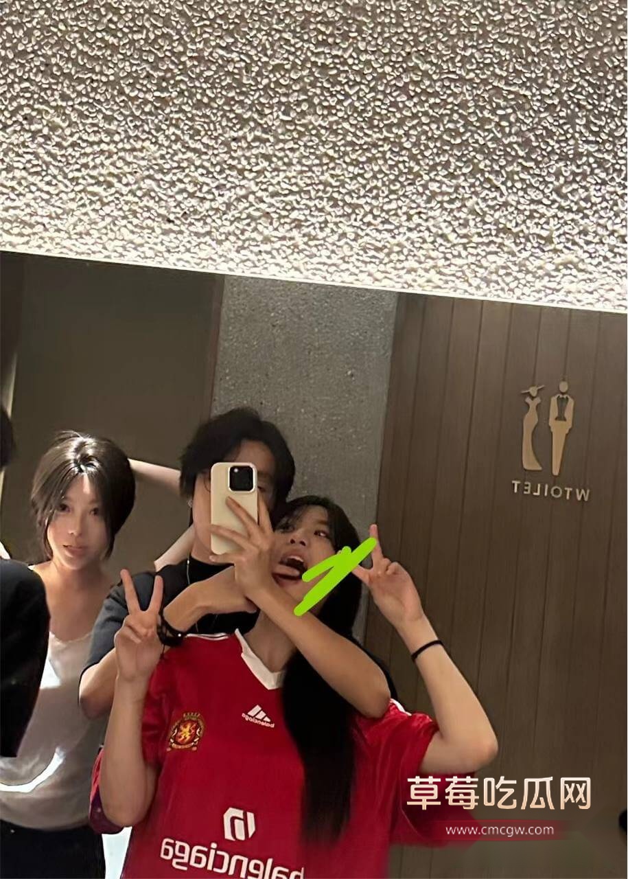 齐婧煊和好友以及金主的合照8.jpg 齐婧煊和好友以及金主的合照8.jpg