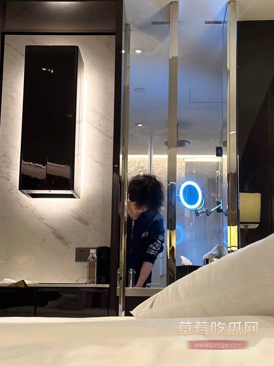 齐婧煊和好友以及金主的合照12.jpg 齐婧煊和好友以及金主的合照12.jpg