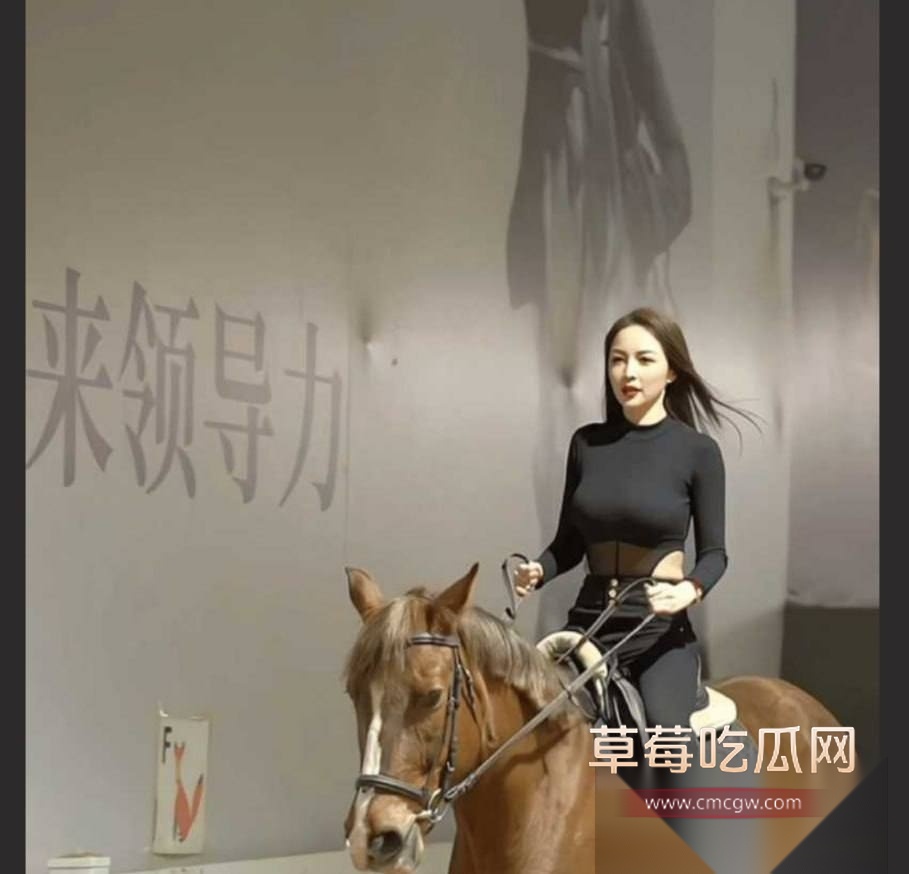 千万粉网红台球女裁判王钟瑶疑似出轨 2 千万粉网红台球女裁判王钟瑶疑似出轨 2