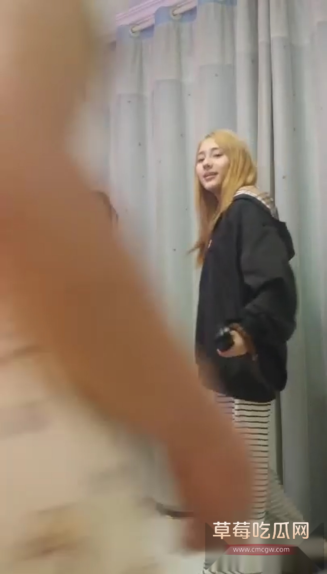 青春小妹被精神小妹霸凌 4