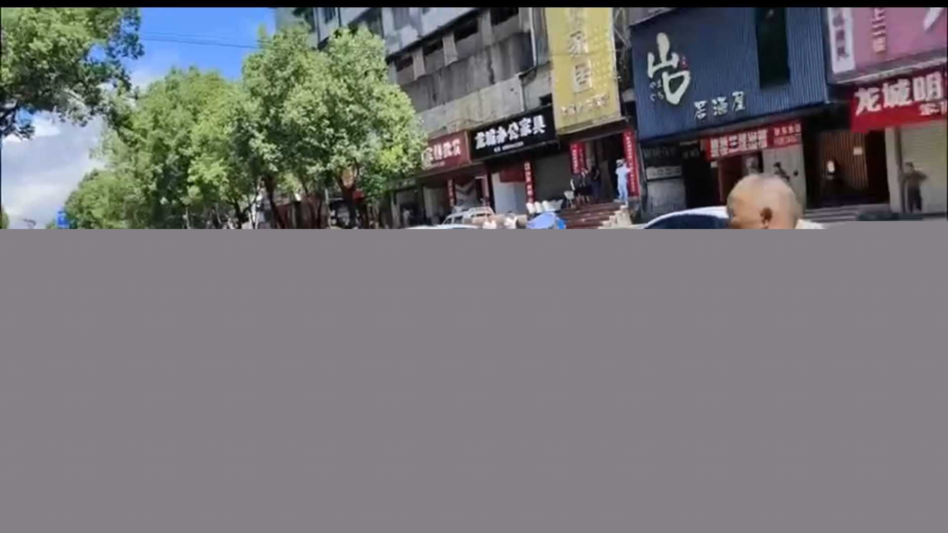 湖南张家界永定街道龙城街车祸 2