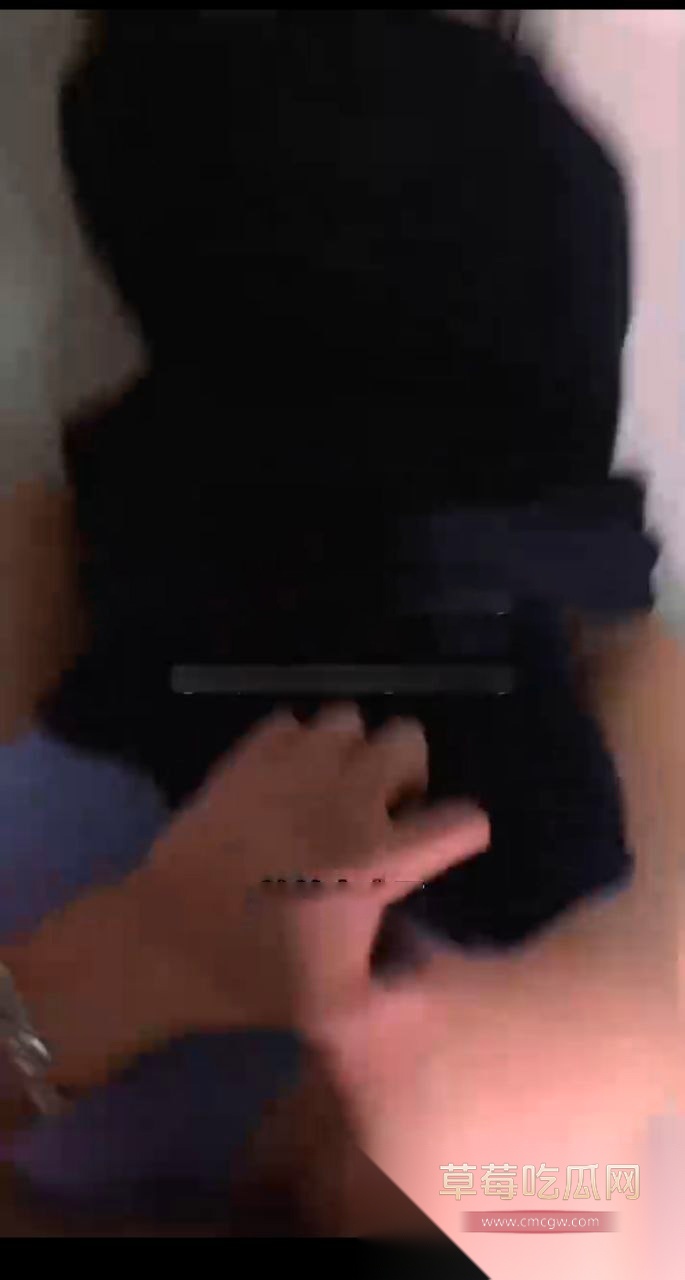 巨乳女神穿着凸显身材的连衣裙口交 5