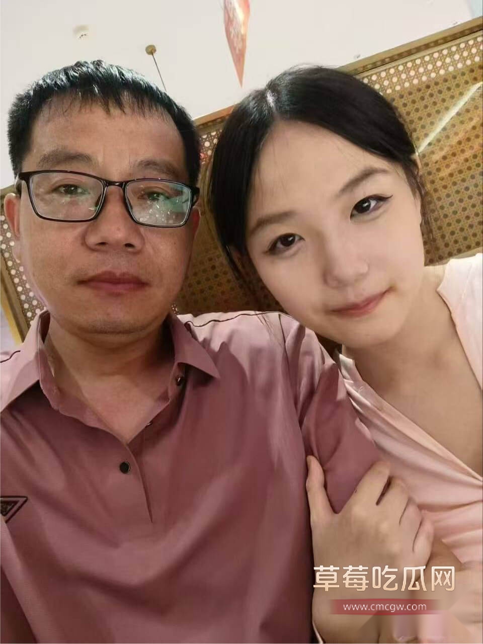 李如意和化学老师1.jpg 李如意和化学老师1.jpg