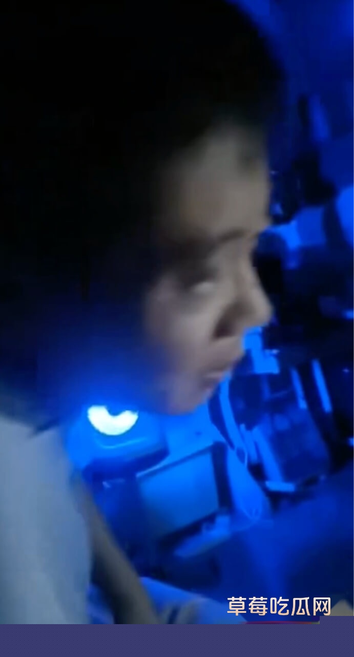 李如意和化学老师2.jpg 李如意和化学老师2.jpg