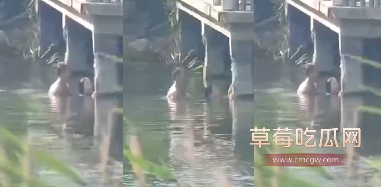 在水中后入.jpg 在水中后入.jpg