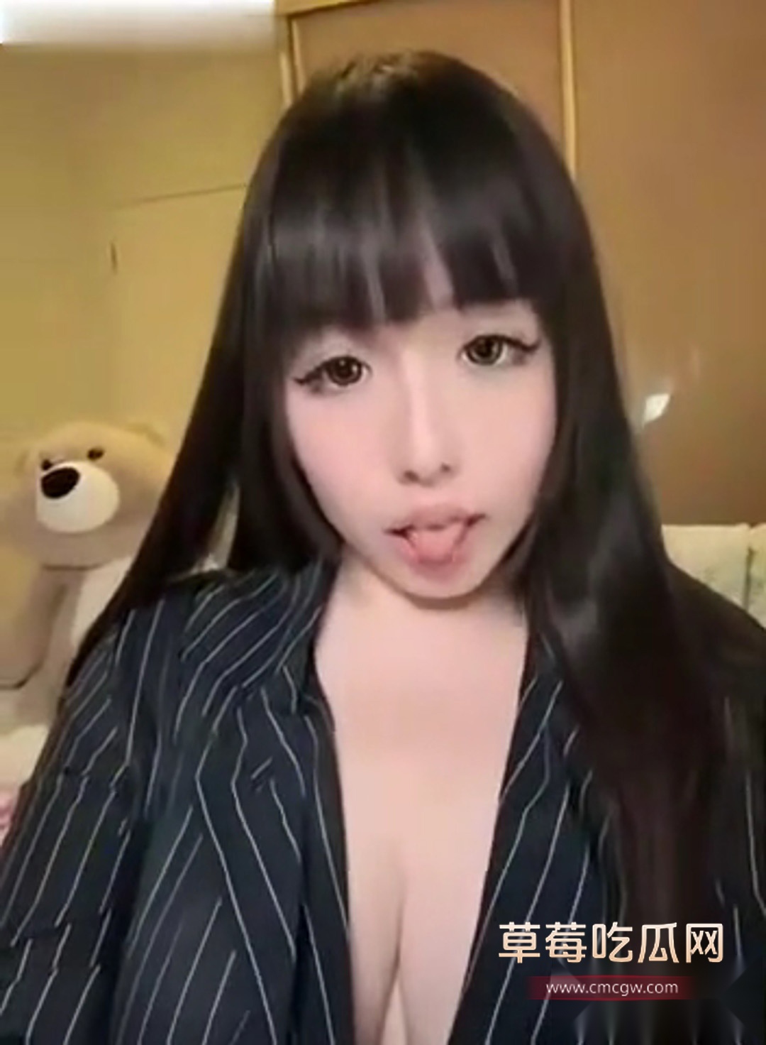 微博30多万粉巨乳博主君君竟在我身边 3