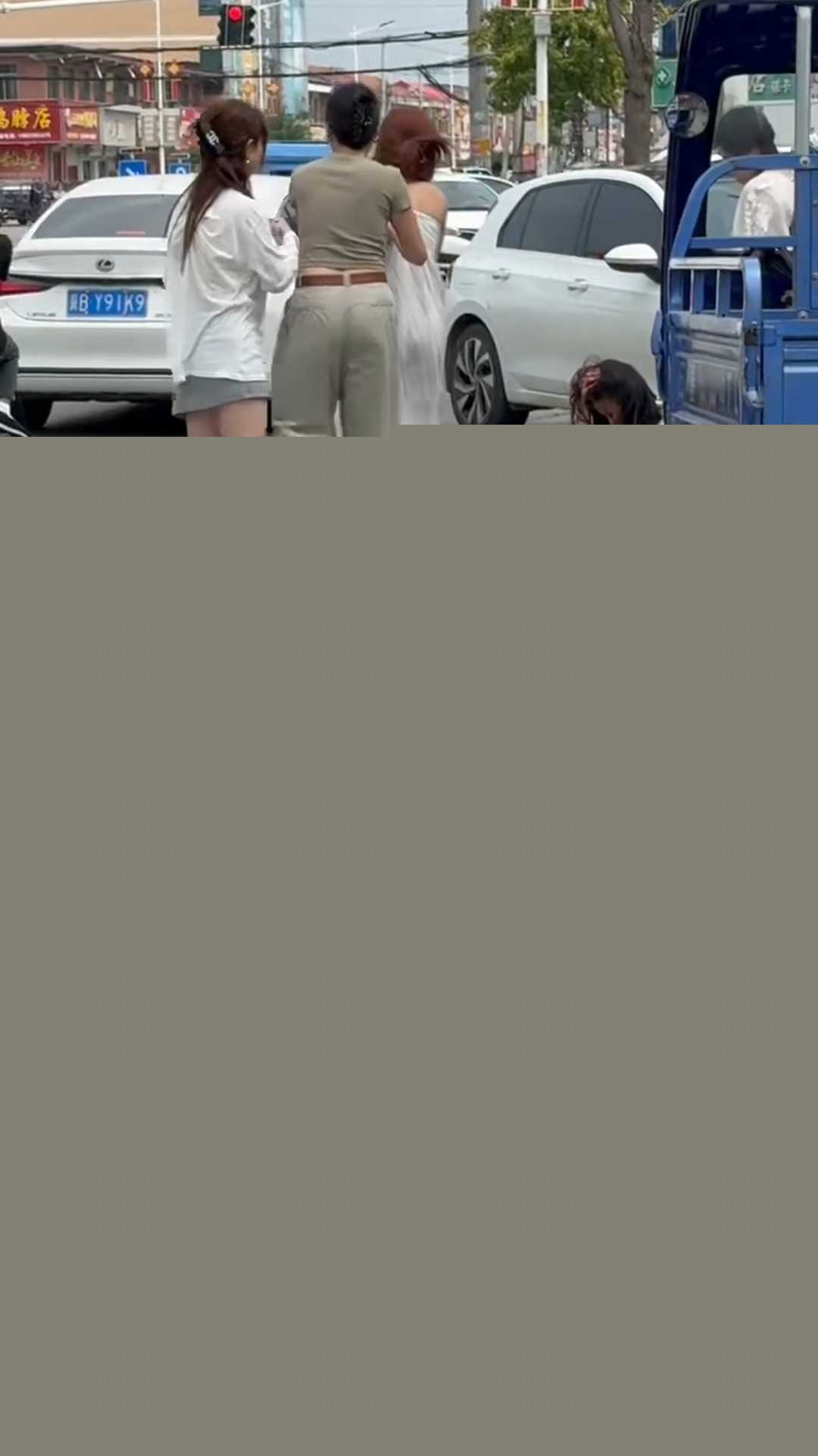 小三被原配大字报骂到店门口 6 小三被原配大字报骂到店门口 6