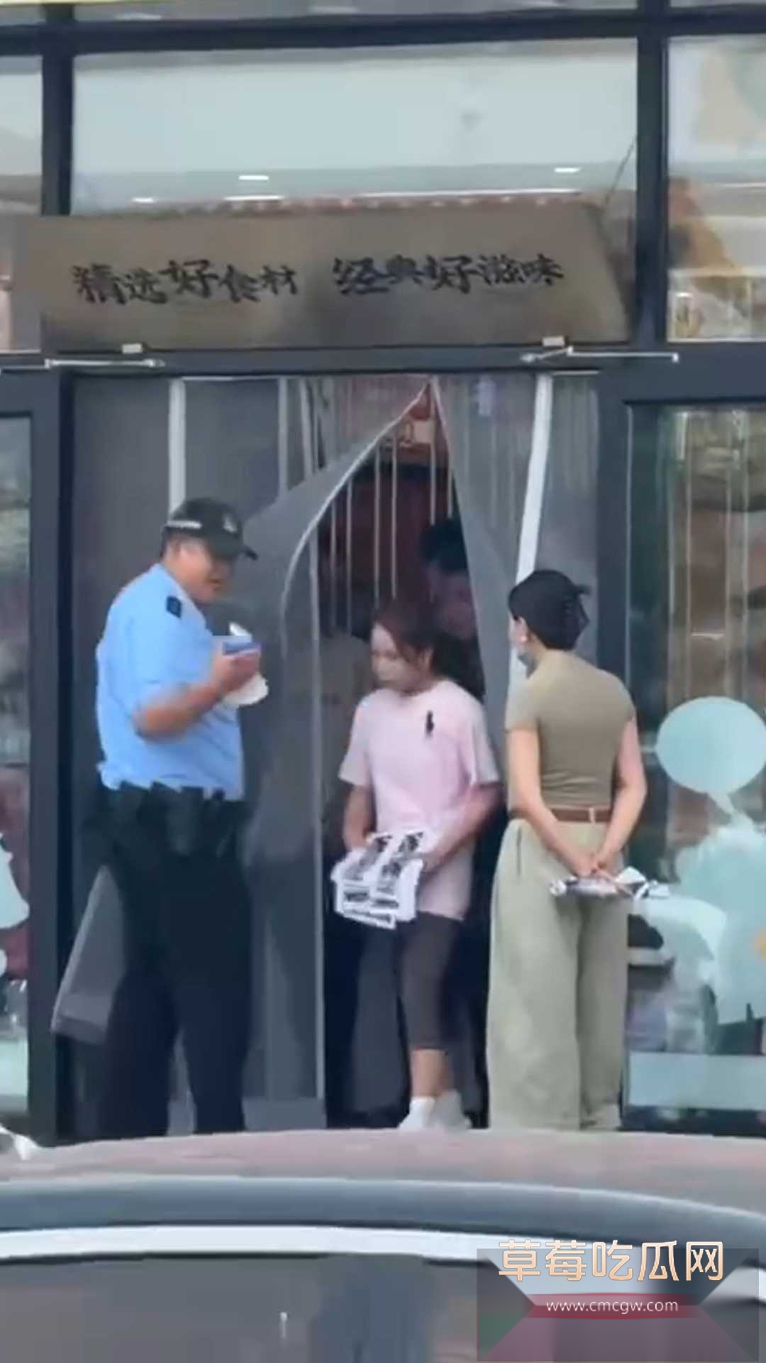 小三被原配大字报骂到店门口 7 小三被原配大字报骂到店门口 7