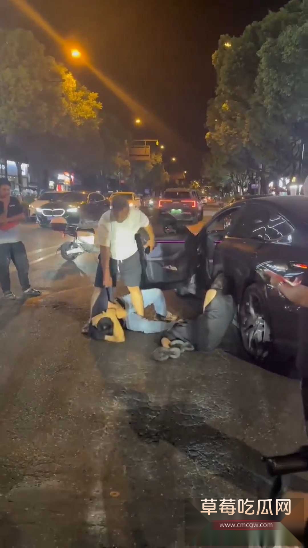 余杭某大酒店门口马路 2